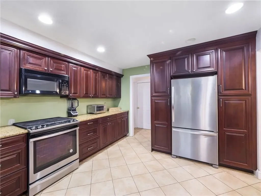 20 Sunny Ridge Road Spring Valley NY 10977