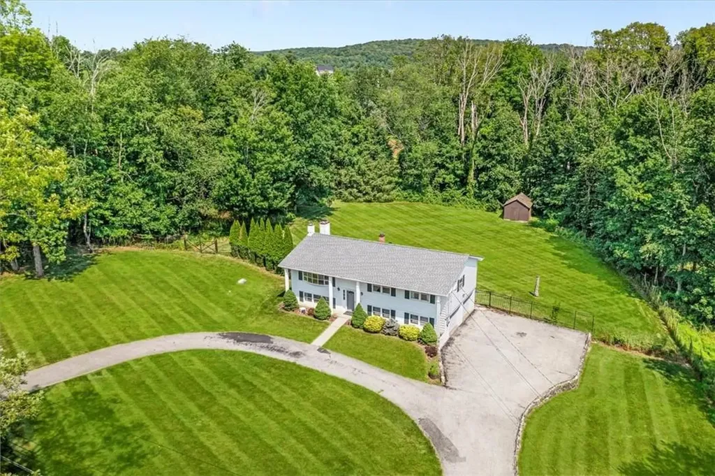 17 Mayfair Road Beekman NY 12570