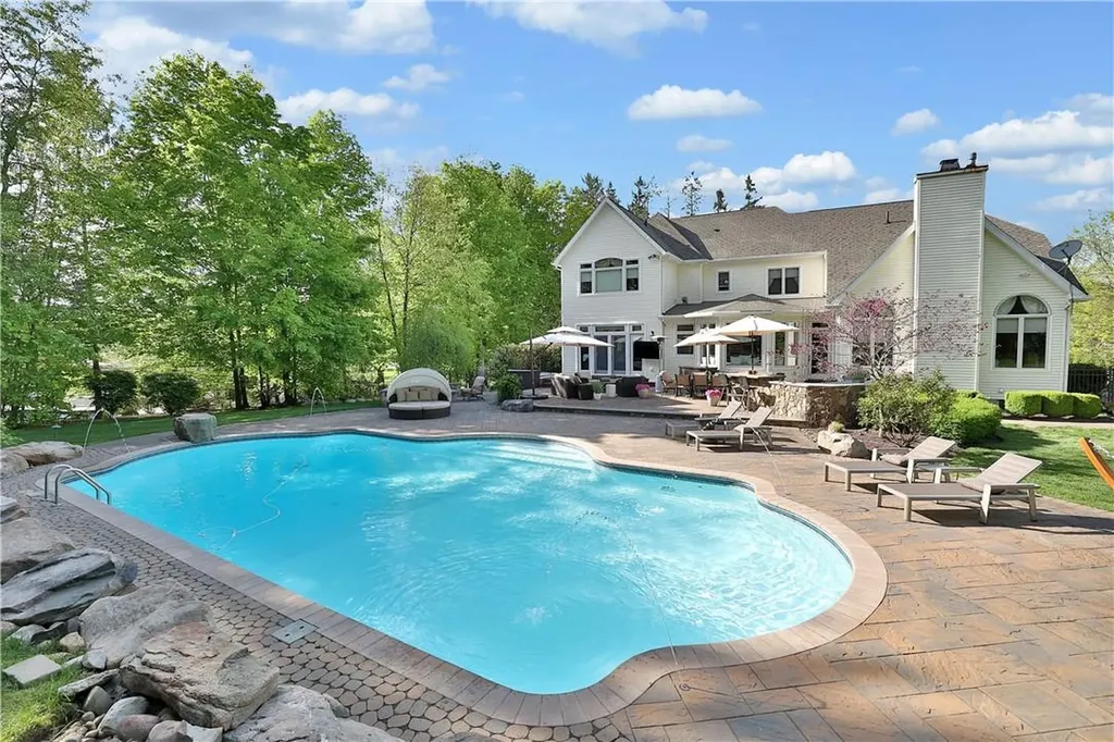 12 Senator Levy Drive Suffern NY 10901