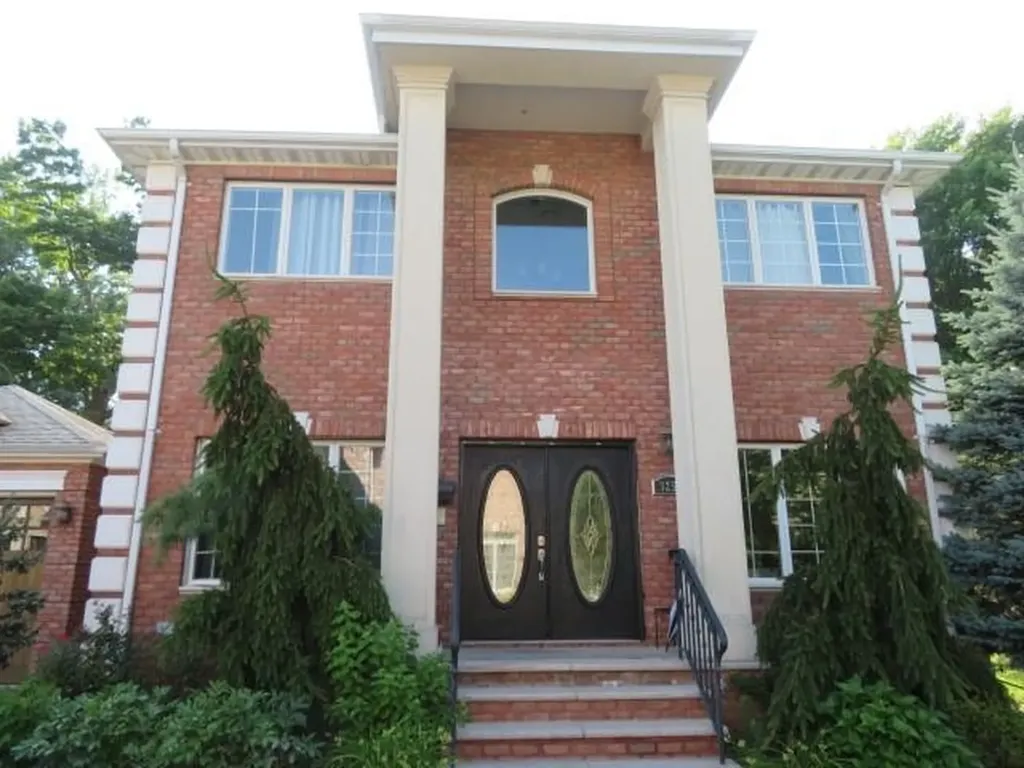 3250 Rawlins Avenue Bronx NY 10465