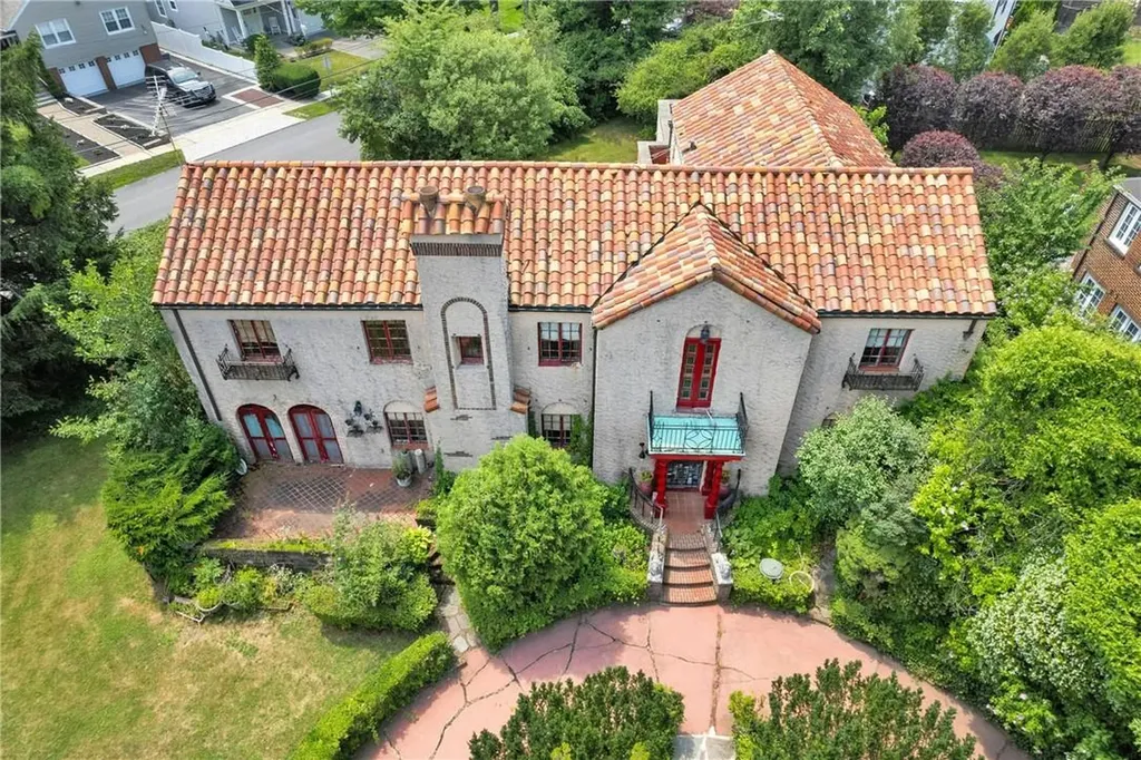 989 Peace Street Pelham NY 10803