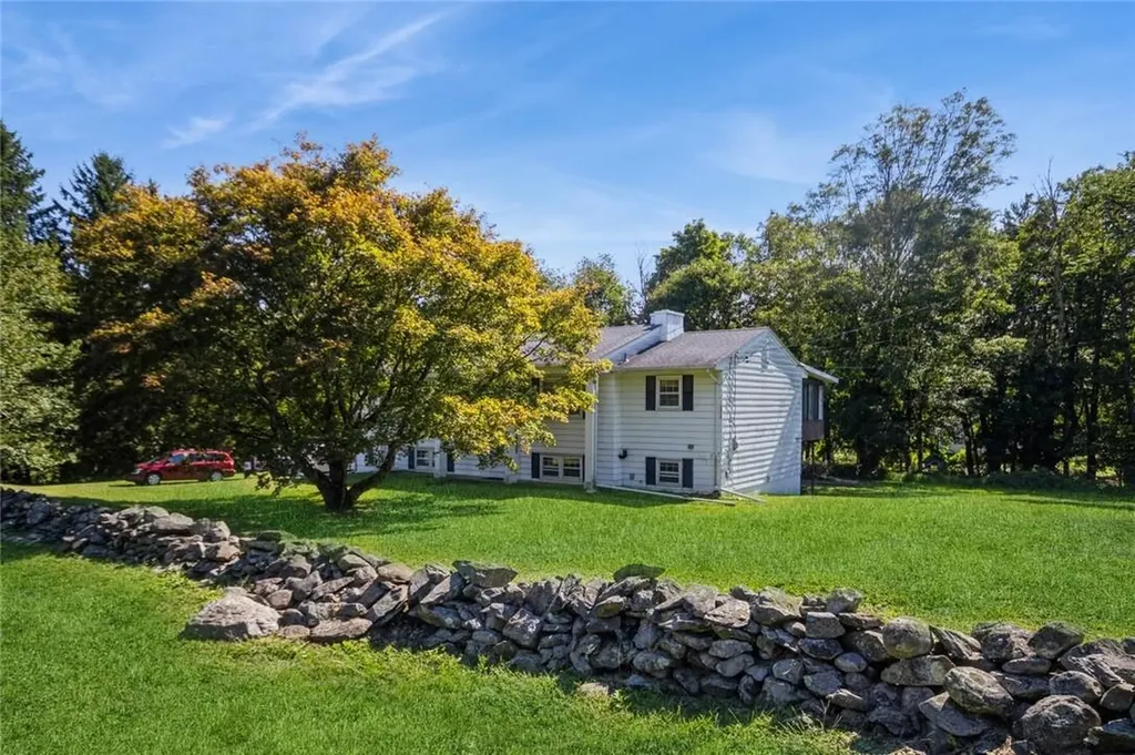 4 Croft Hill Road Poughkeepsie NY 12603