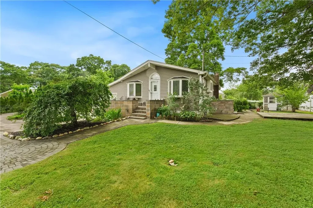 139 Queen Street Bay Shore NY 11706