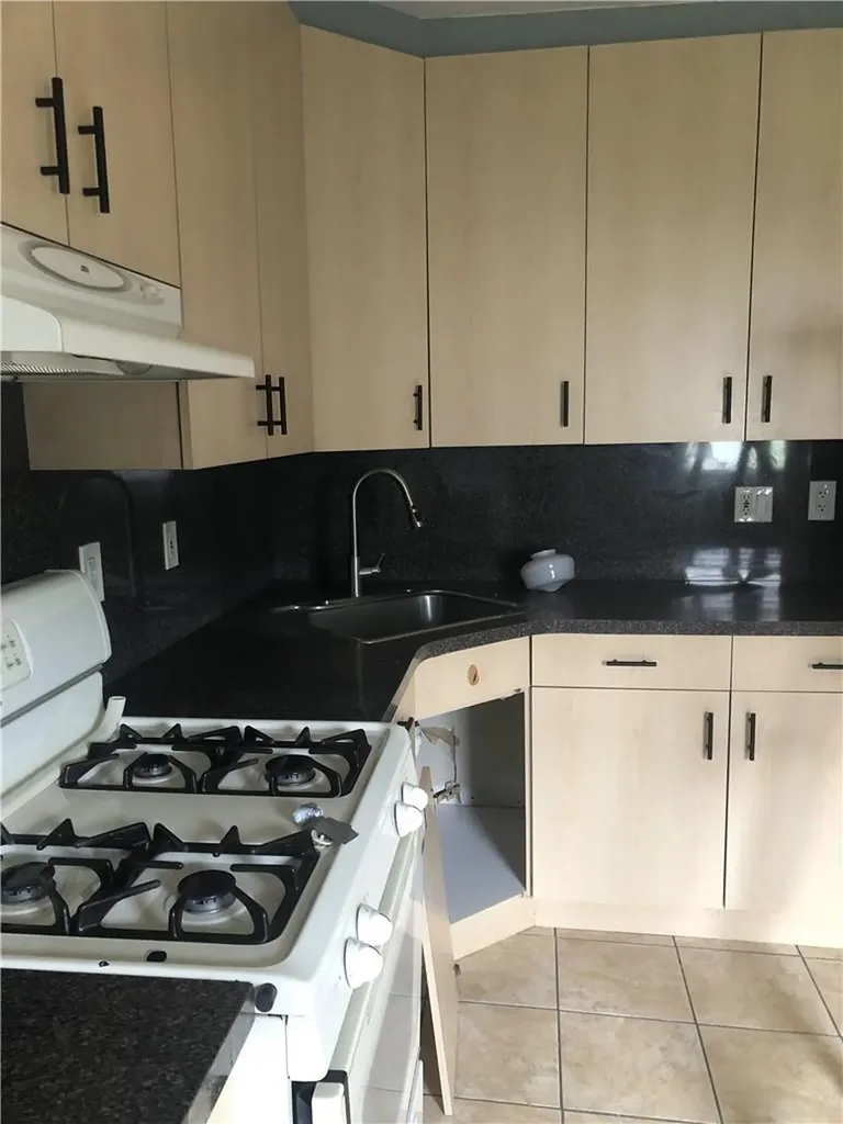 3175 Valhalla Drive Bronx NY 10465