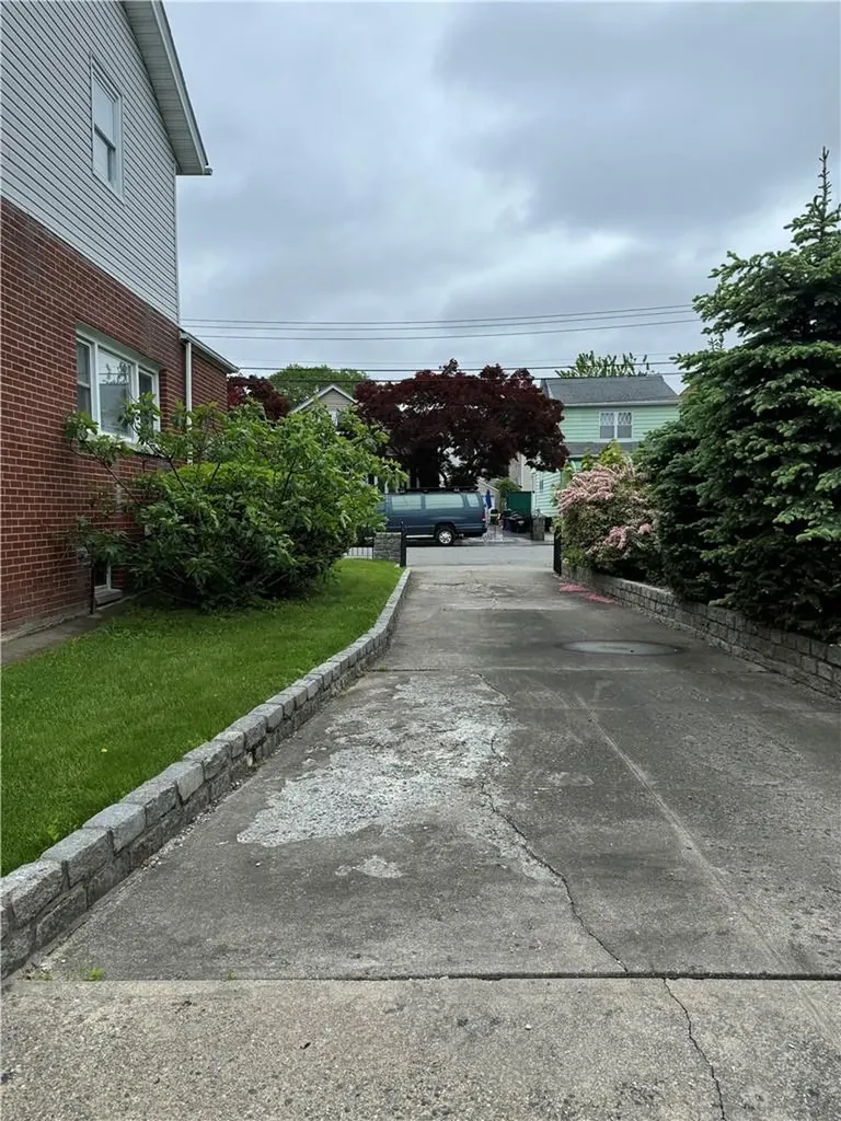 3175 Valhalla Drive Bronx NY 10465