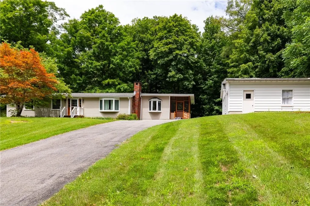 30 Barrytown Road Red Hook NY 12571