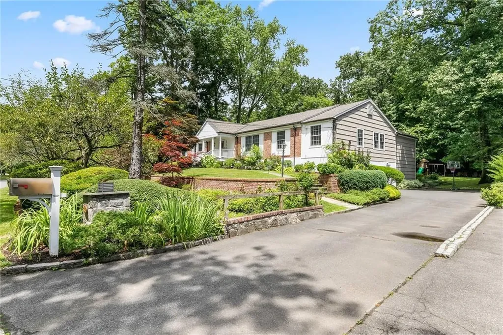 17 Kolbert Drive Scarsdale NY 10583
