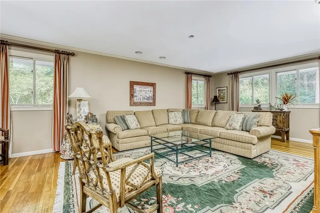 10 Kings Gate Road Suffern NY 10901
