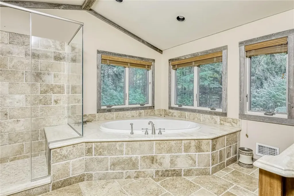 10 Kings Gate Road Suffern NY 10901