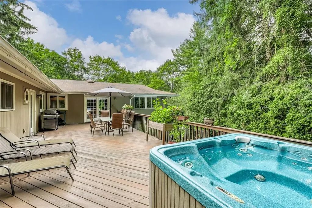 10 Kings Gate Road Suffern NY 10901