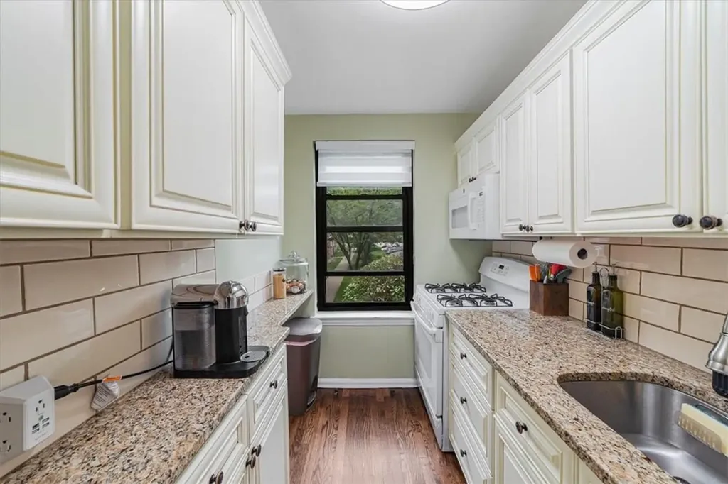 100 Richbell Road Mamaroneck NY 10543