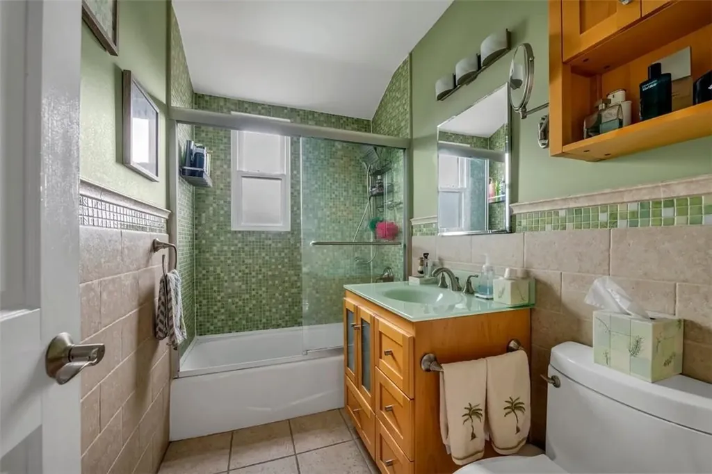 2570 Tiemann Avenue Bronx NY 10469