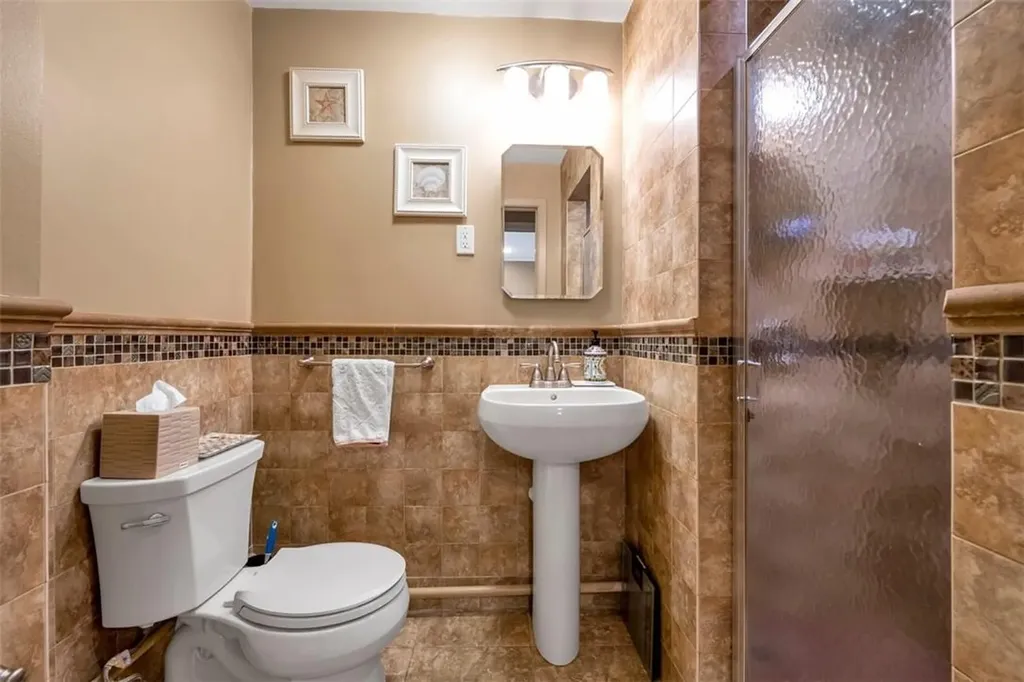 2570 Tiemann Avenue Bronx NY 10469