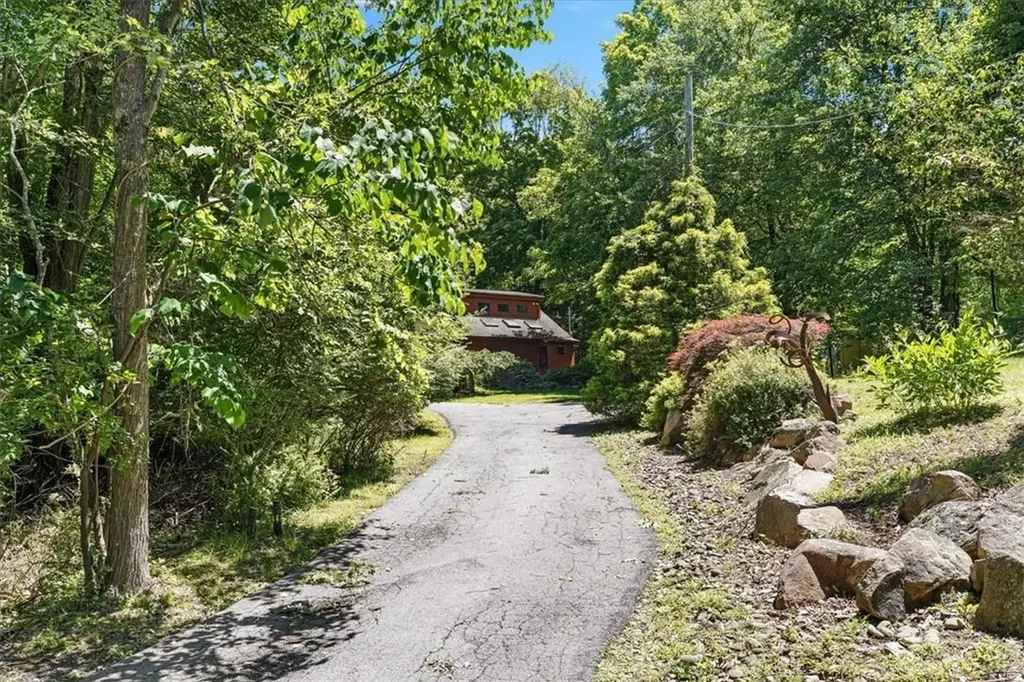 41 Osseo Park Road Monroe NY 10950
