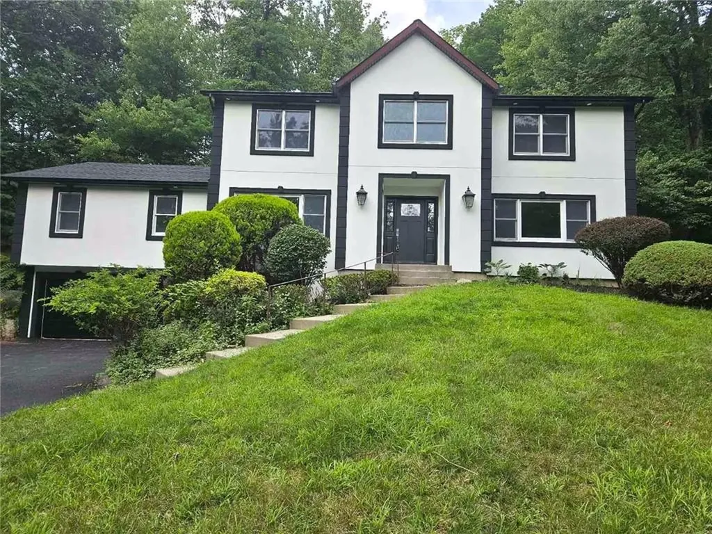 15 Nicole Way Spring Valley NY 10977