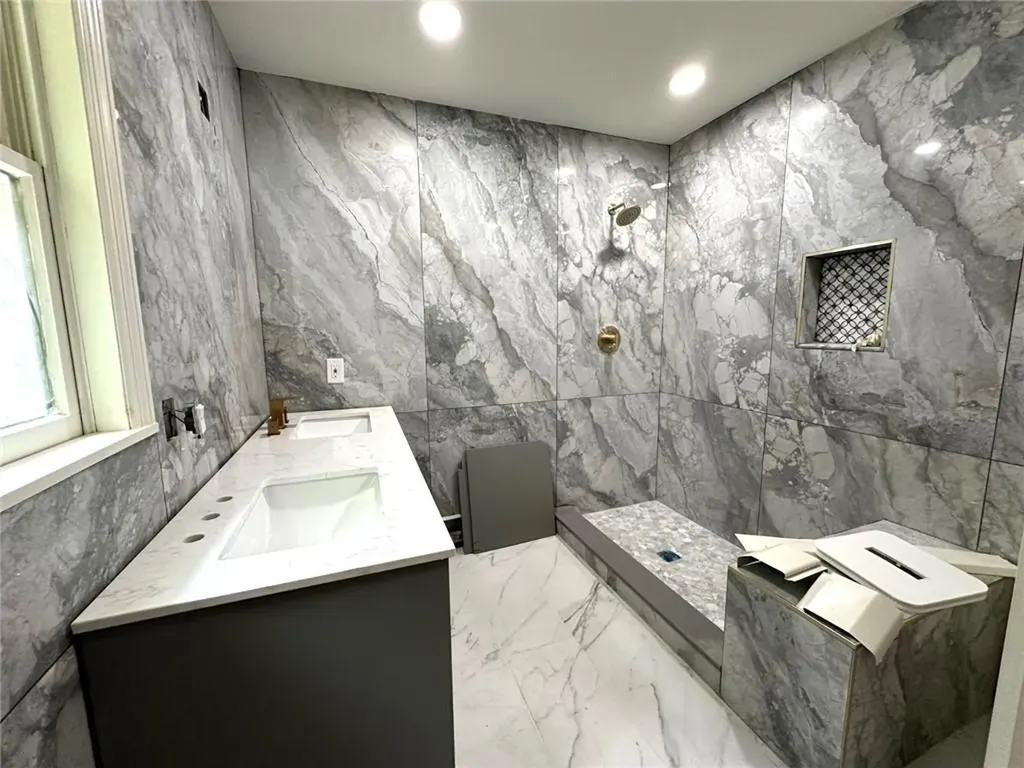 15 Nicole Way Spring Valley NY 10977