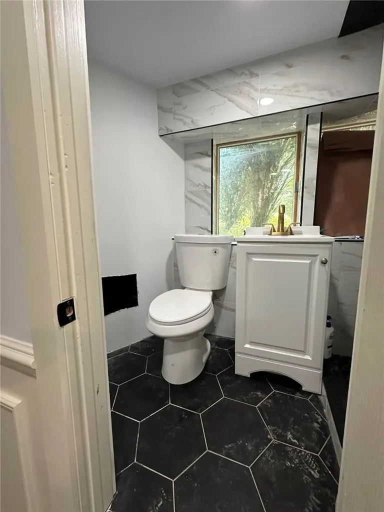 15 Nicole Way Spring Valley NY 10977