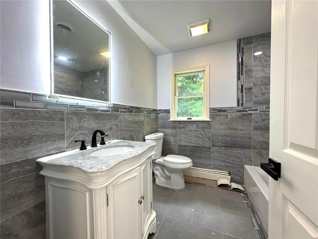 15 Nicole Way Spring Valley NY 10977