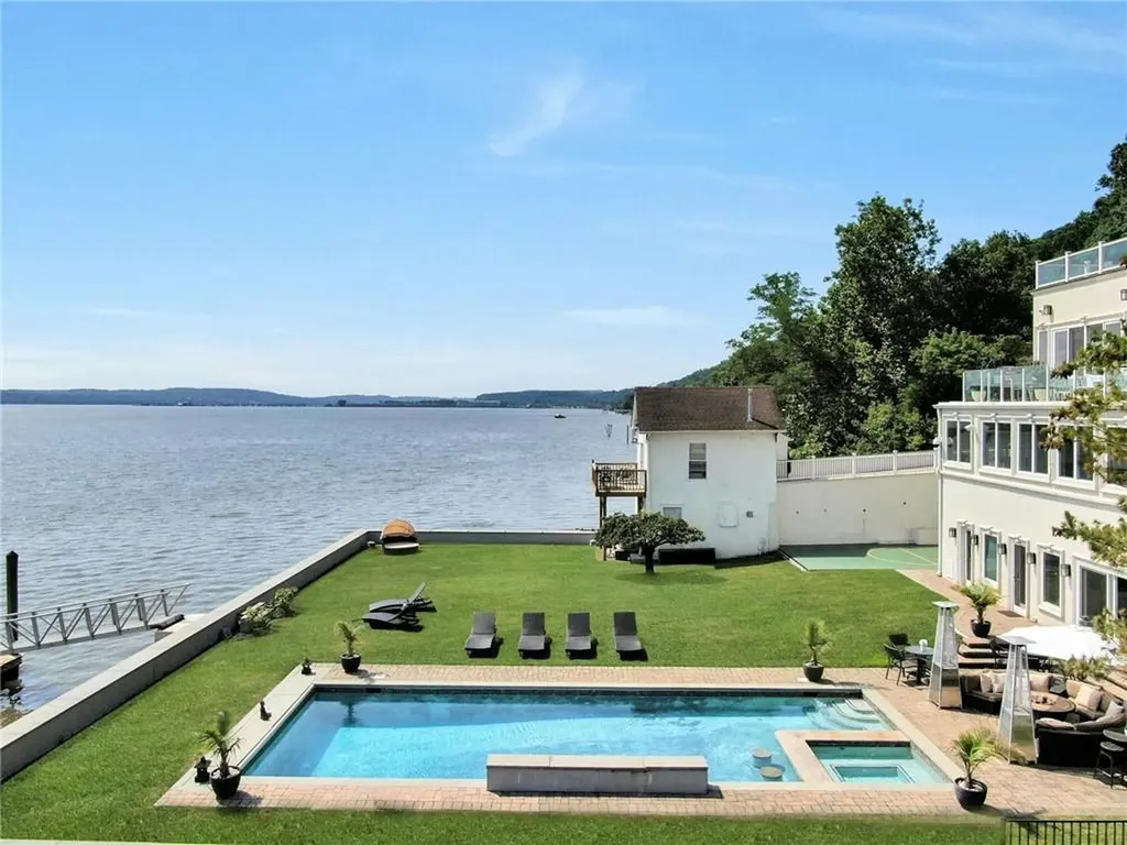 74 River Road Nyack NY 10960