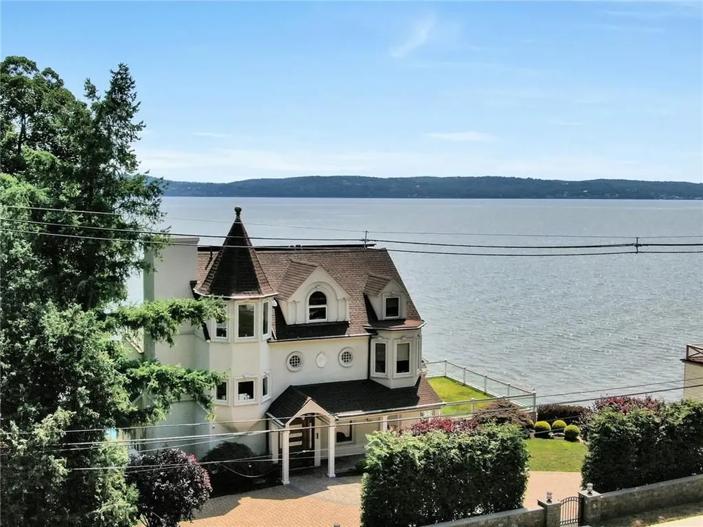 74 River Road Nyack NY 10960