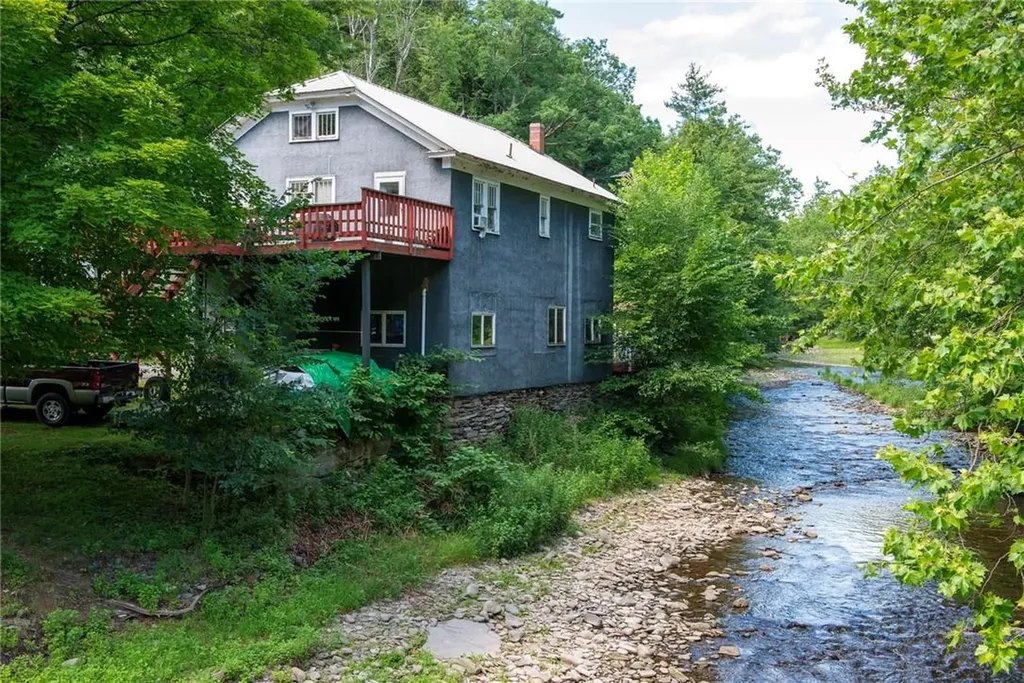 6 County Route 121 Callicoon NY 12723