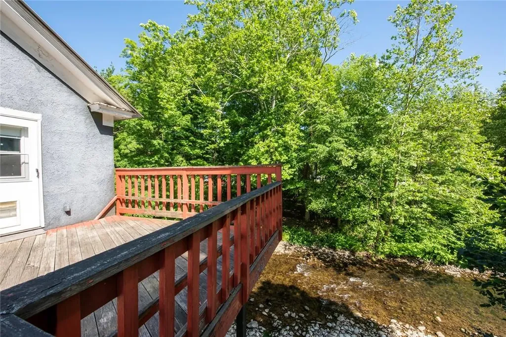 6 County Route 121 Callicoon NY 12723
