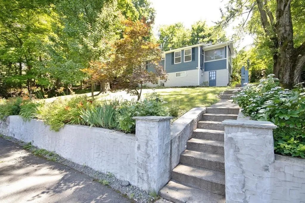 1 Garland Trail Monroe NY 10950