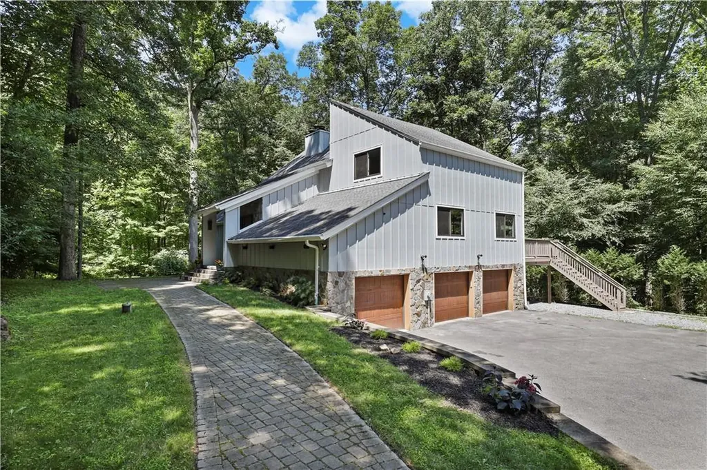 59 Indian Hill Road Pound Ridge NY 10576