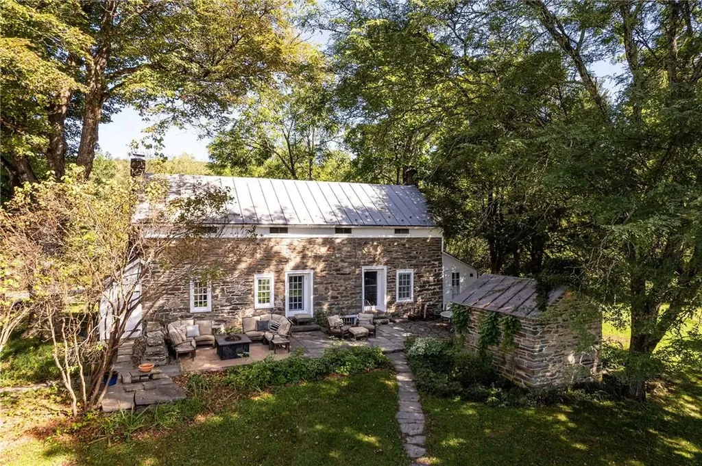 90 Upper Whitfield Road Accord NY 12404
