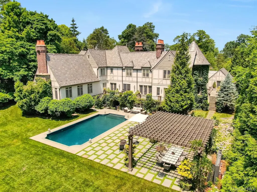 19 Park Drive S Rye NY 10580