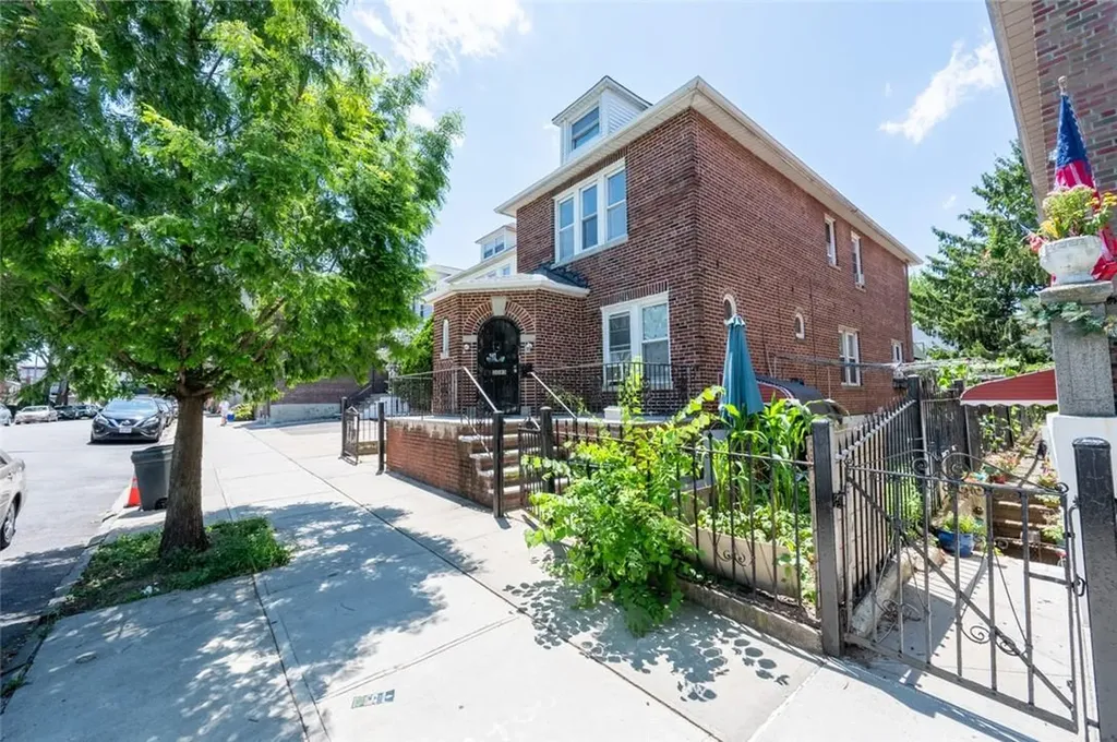 2043 Colonial Avenue Bronx NY 10461