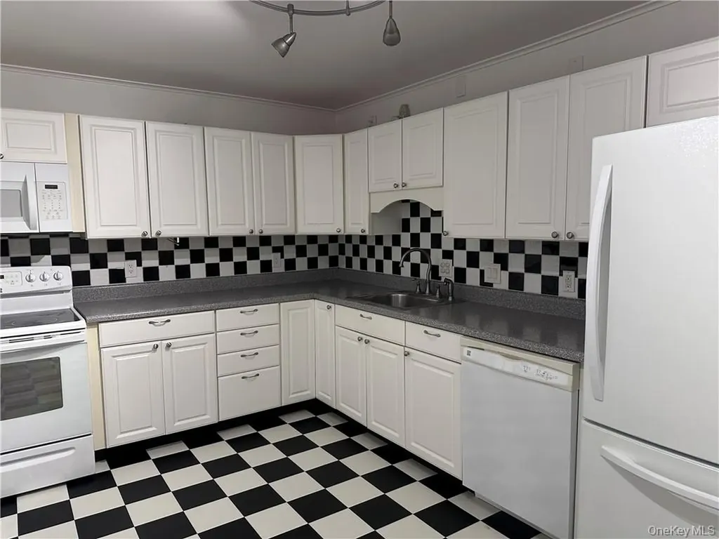 407 Old Mill Road Southfields NY 10975