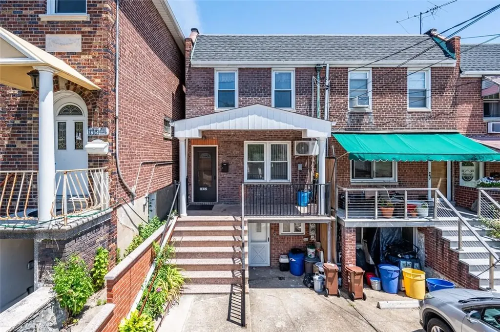 1652 Hering Avenue Bronx NY 10461