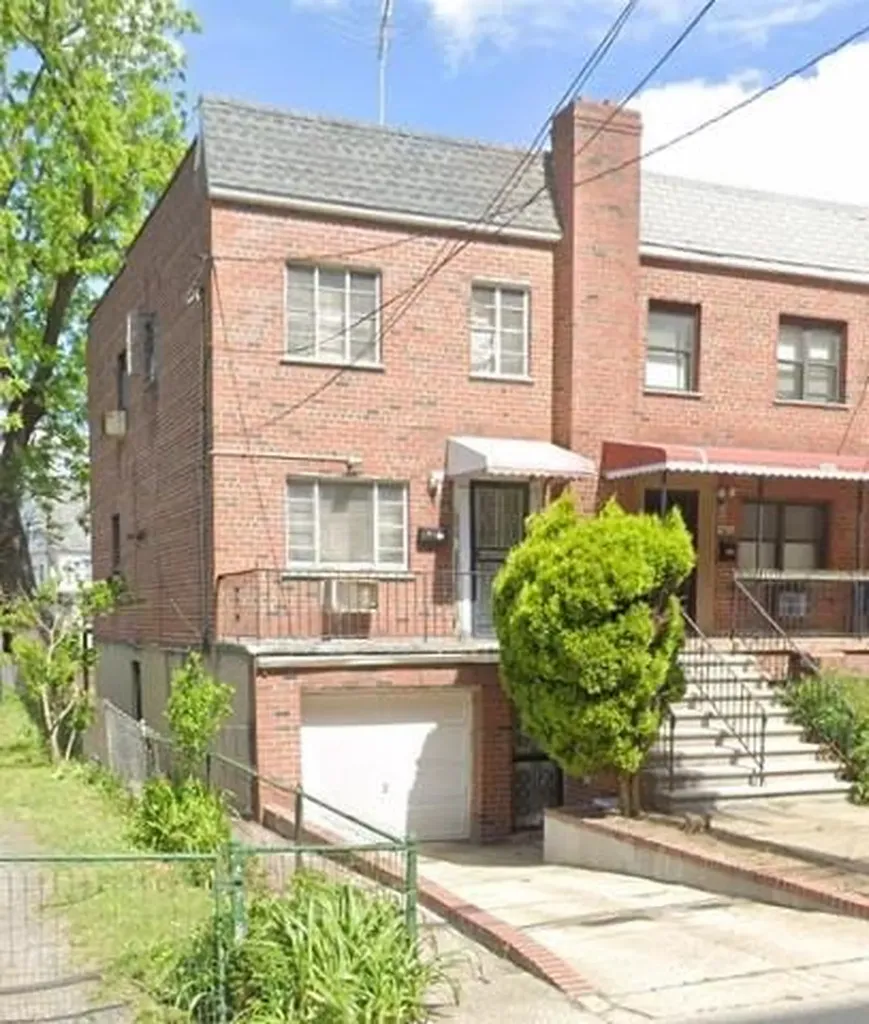 4749 Richardson Avenue Bronx NY 10470
