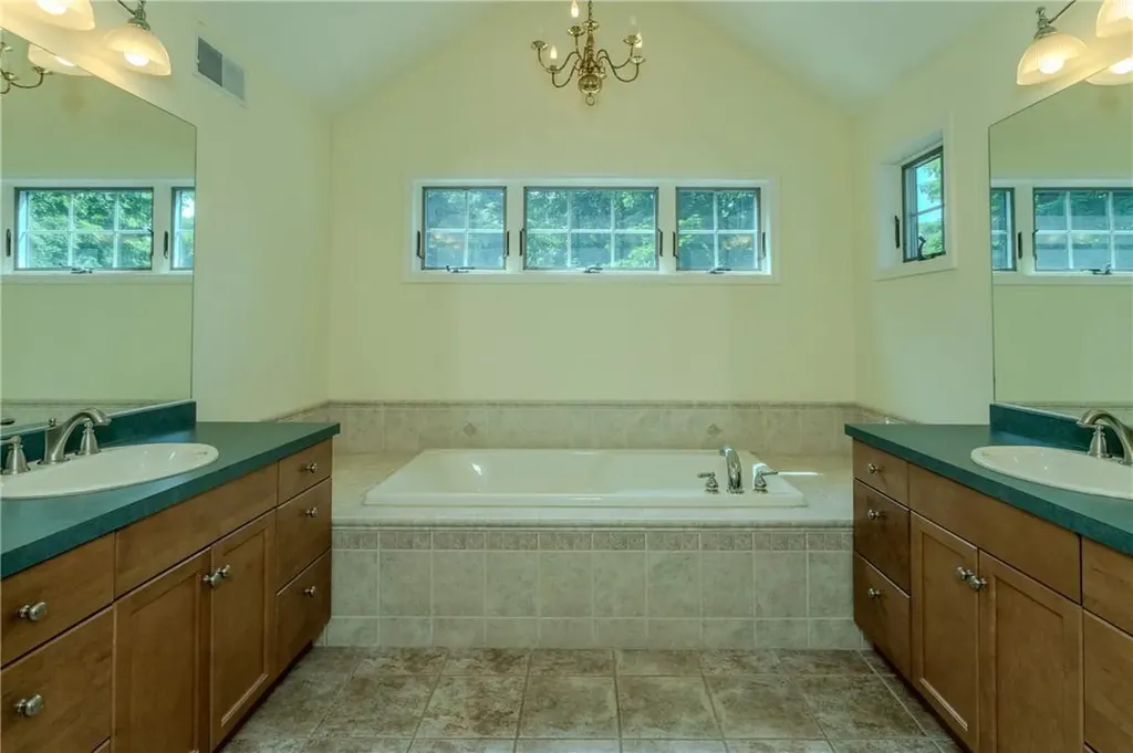 121 Old Oak Road Warwick NY 10990