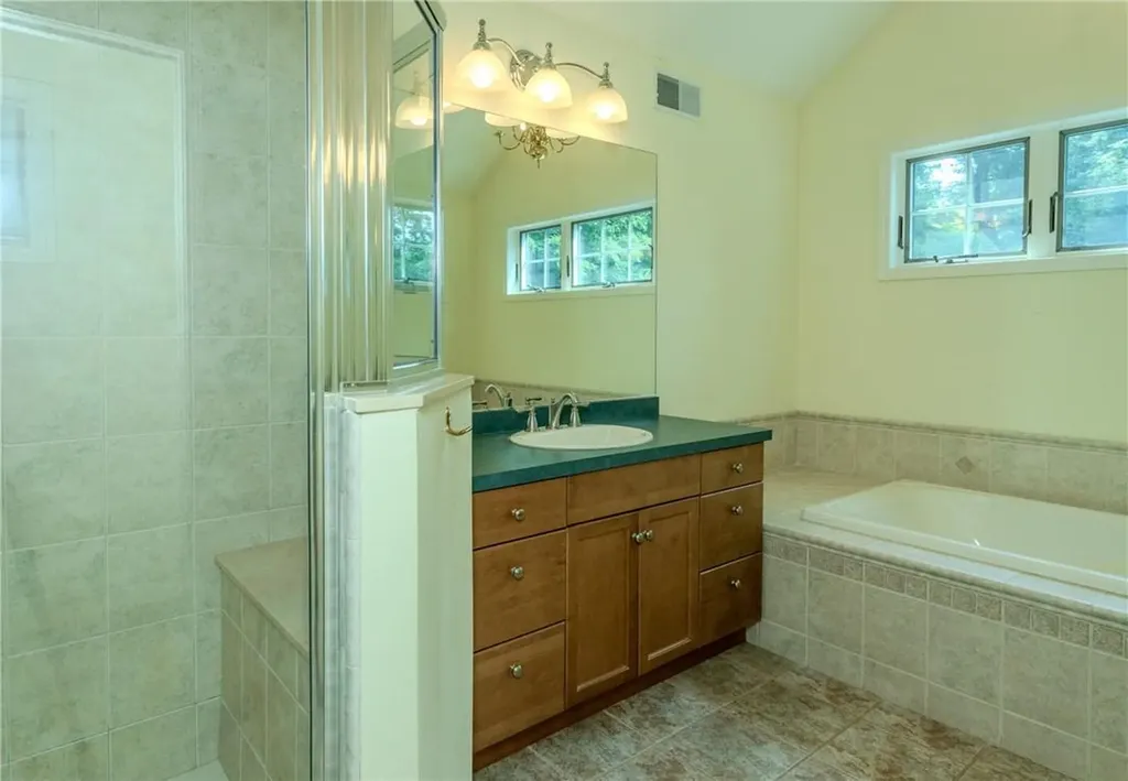 121 Old Oak Road Warwick NY 10990