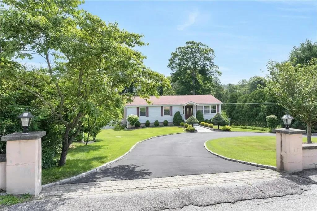 14 Center Road Carmel NY 10541