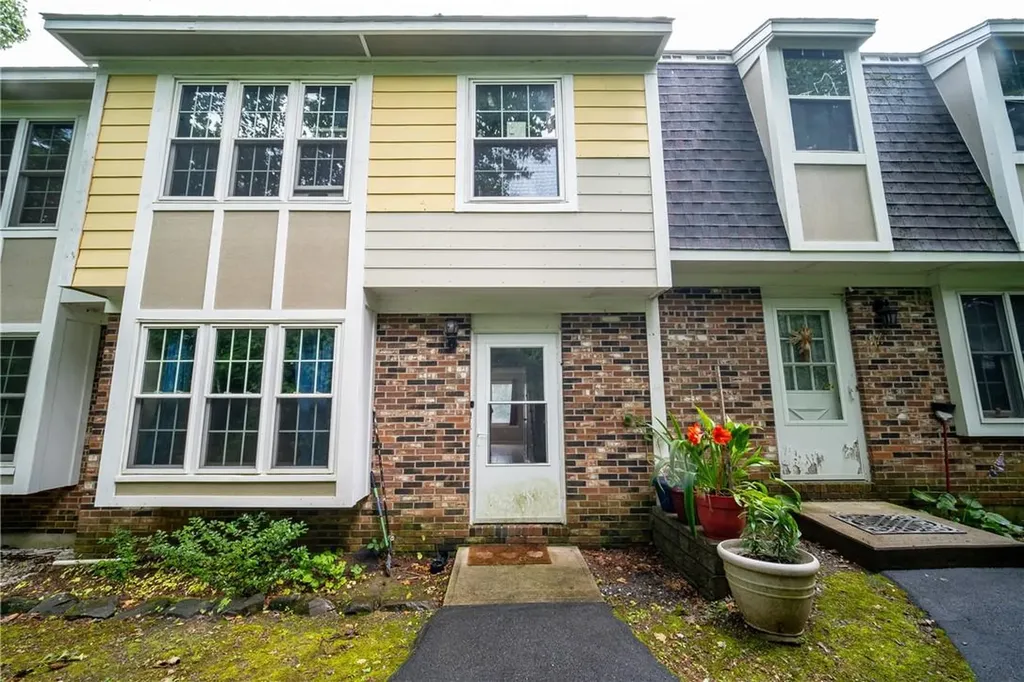 98 Sunny Brook Circle Highland NY 12528