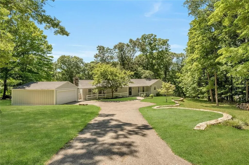 6 Kinnicutt Road Pound Ridge NY 10576