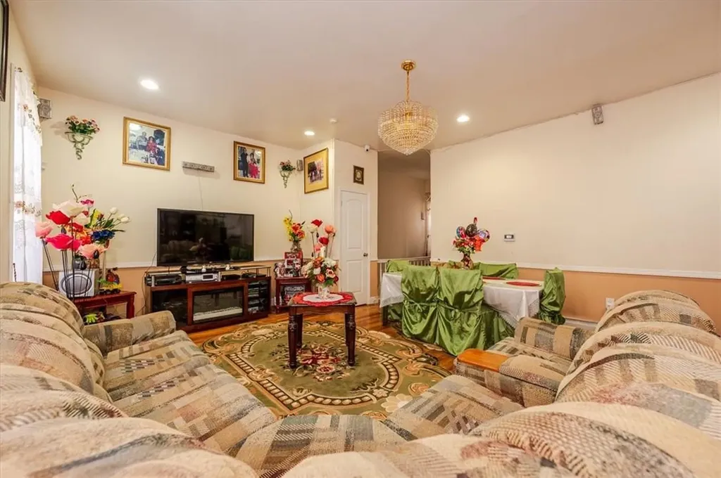 677 E 224th Street Bronx NY 10466