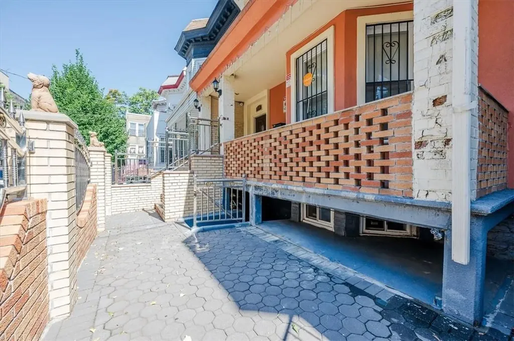 677 E 224th Street Bronx NY 10466