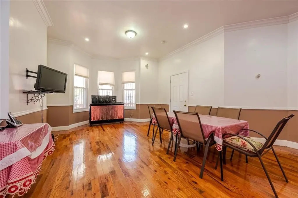 677 E 224th Street Bronx NY 10466