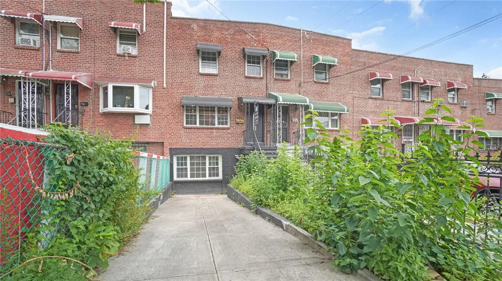 1017 E 228th Street Bronx NY 10466