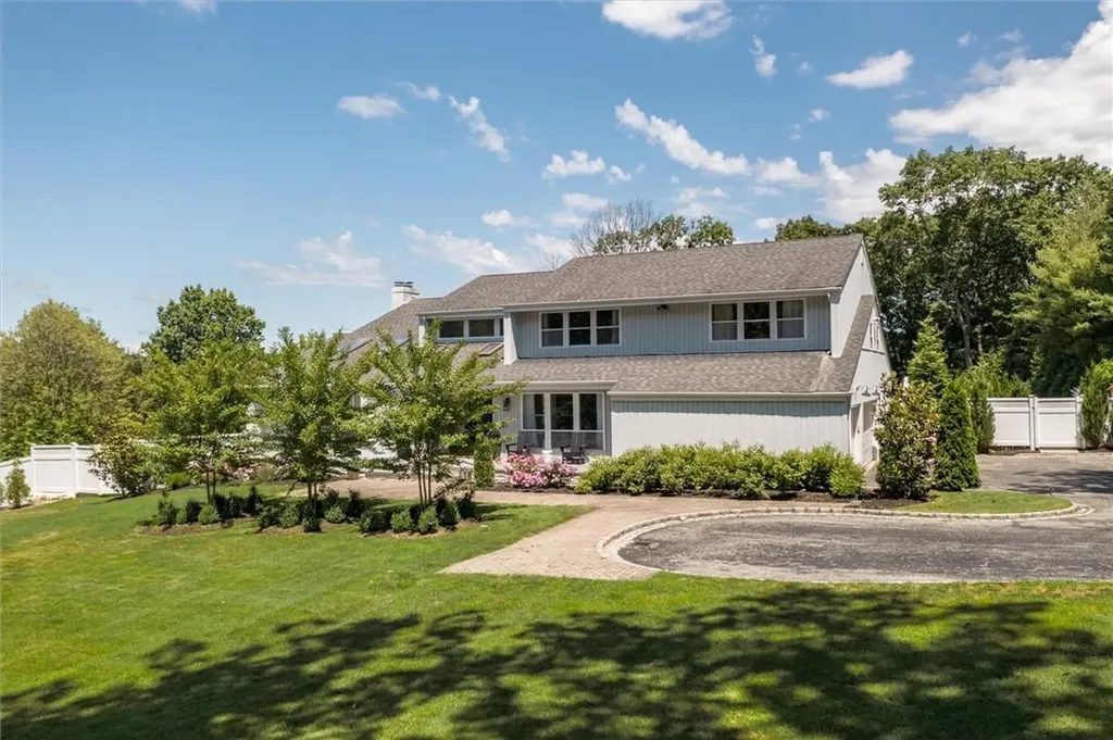 14 Phaetons Drive Melville NY 11747