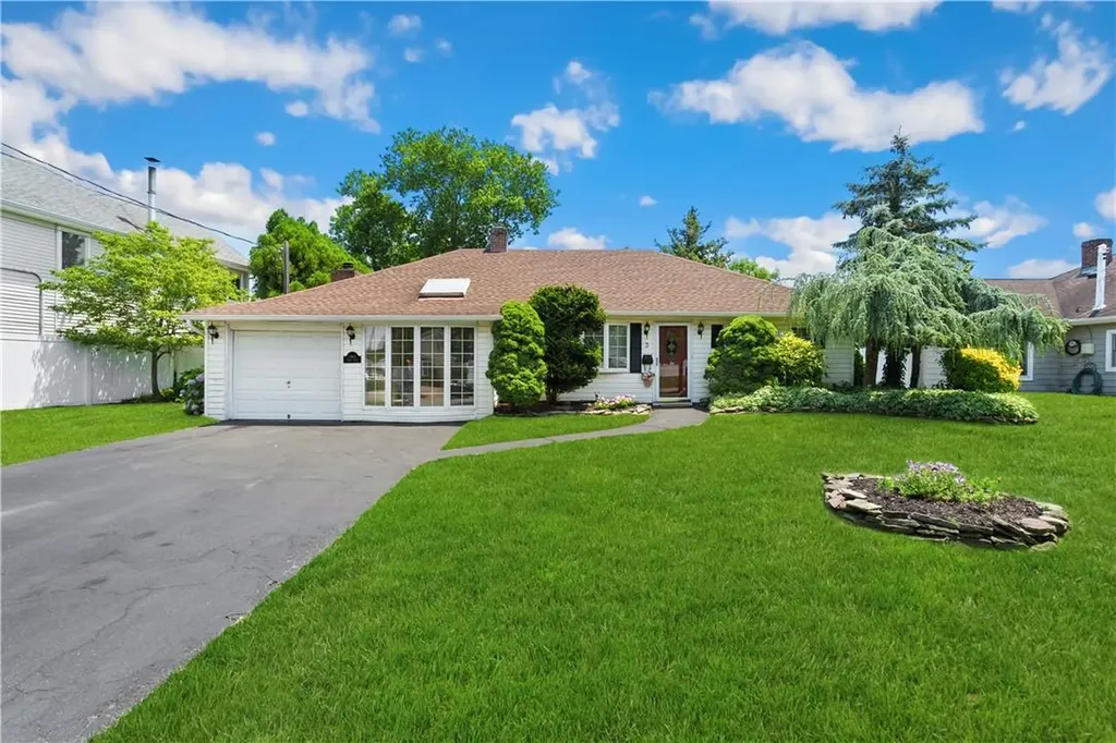 3 Perth Road Massapequa NY 11758