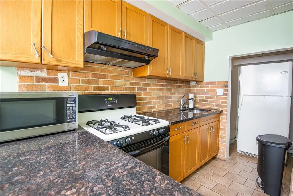 1721 Montgomery Place Bronx NY 10461