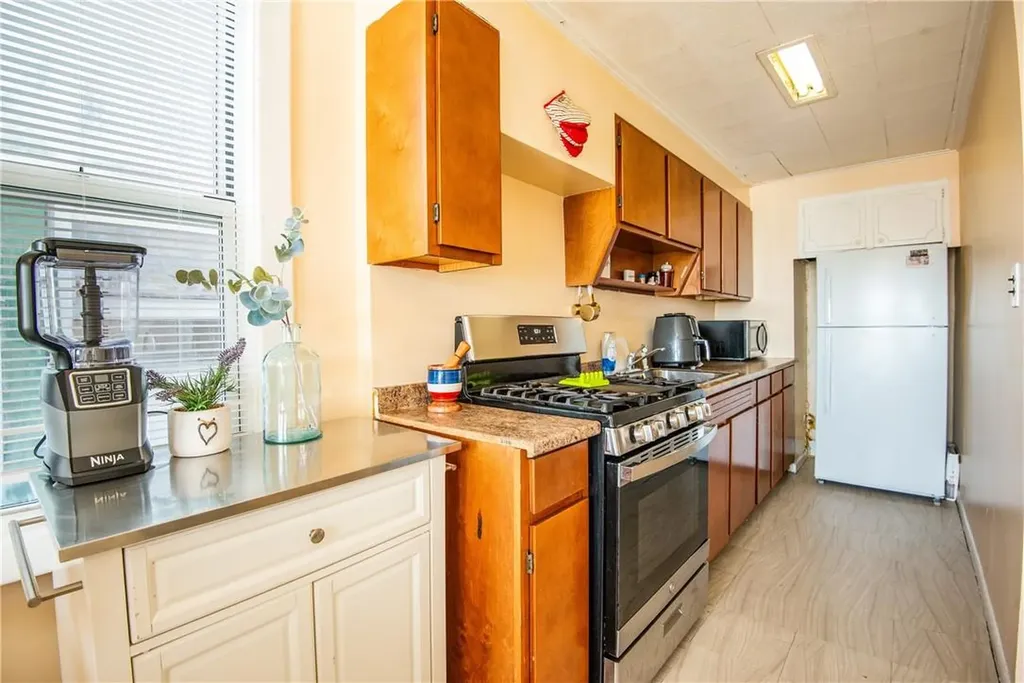 1721 Montgomery Place Bronx NY 10461