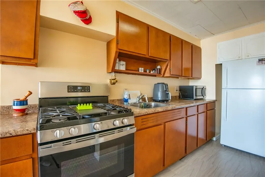 1721 Montgomery Place Bronx NY 10461