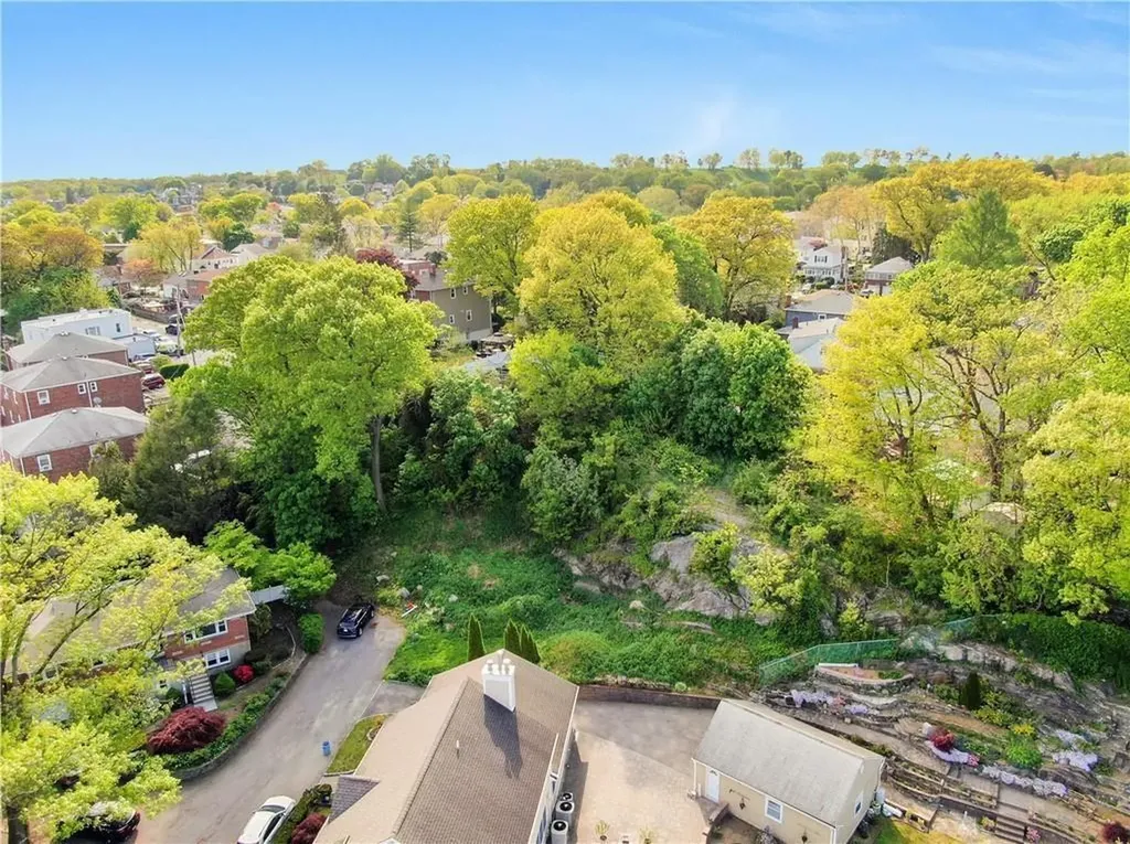 111/115 Huntsbridge Avenue Yonkers NY 10704