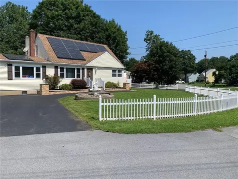 27 Essex Road Poughkeepsie NY 12601